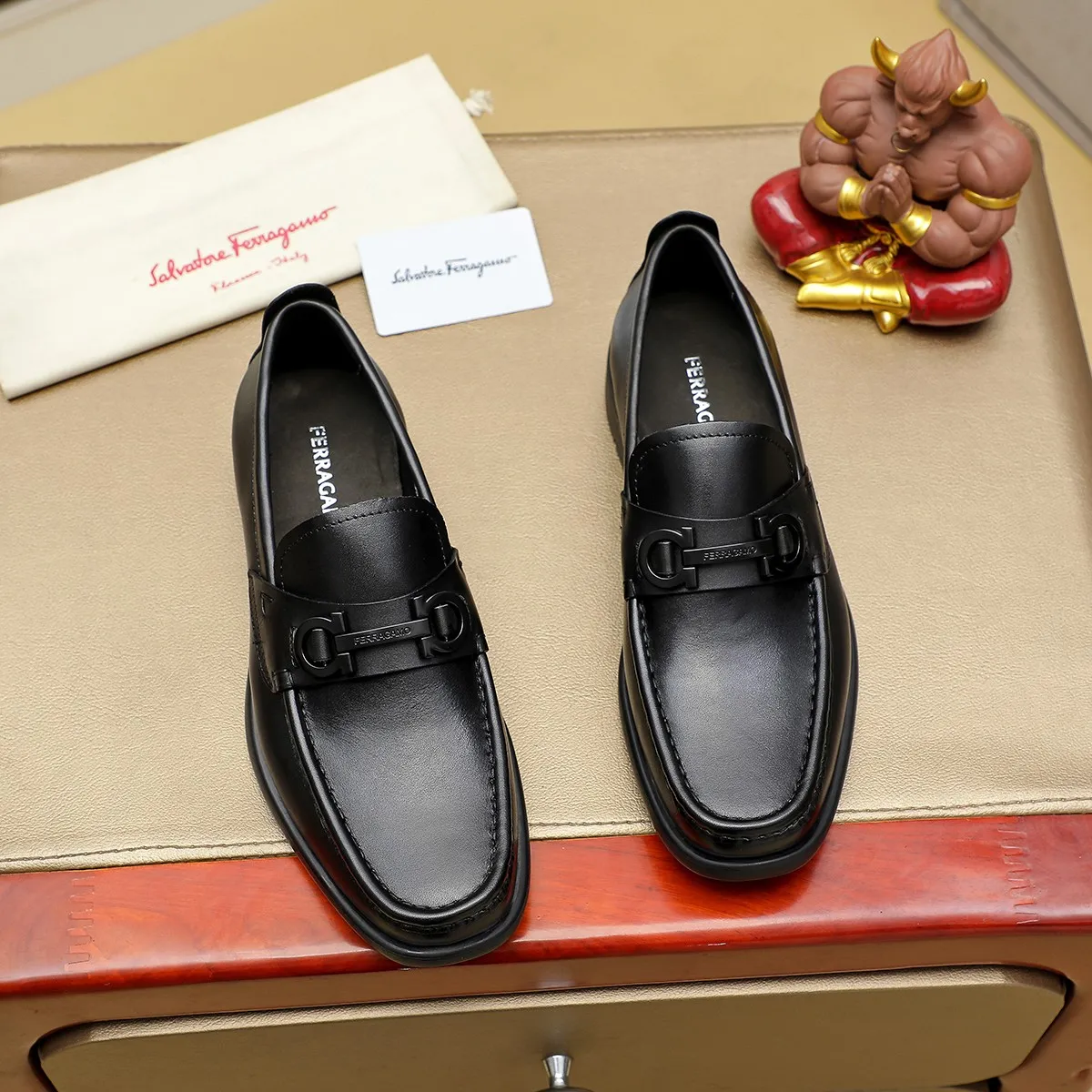 Factory price 440 🔥Ferragamo new leather shoes🇨🇳Official website original 1:1 mold, original quality💯Fine workmanship, high-end luxury☘The upper is made of imported Italian first-layer cowhide🌴Water-dyed🐂Leather lining🍓Rubber wear-resistant and non-slip outsole, breathable and comfortable to wear🍍The first choice for high-grade men🍉, black, size 38-45...